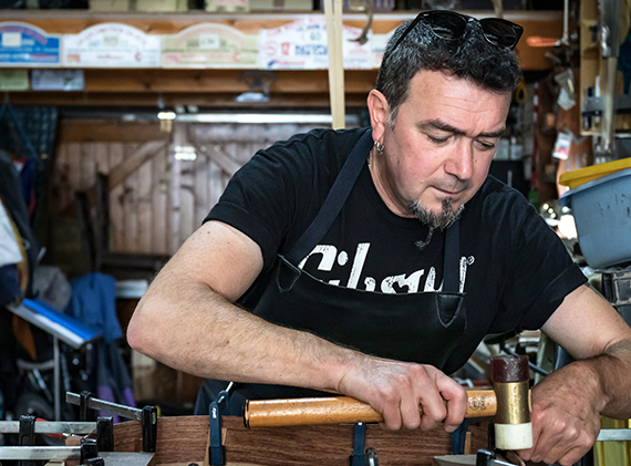 Eric Thenaisye : luthier à Gironville-sur-Essonne près d'Étampes & Milly-la-Forêt (91)